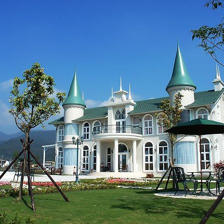 Sigma Castle Apartment Yilan Bagian luar foto