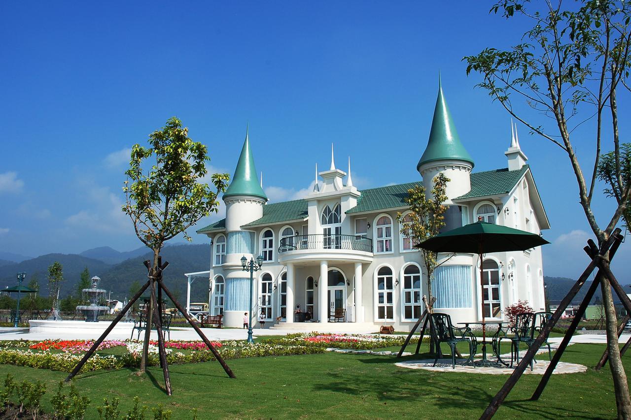 Sigma Castle Apartment Yilan Bagian luar foto